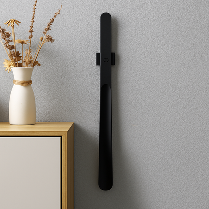 StepNord™ – Elegant vægmonteret skohorn i træ
